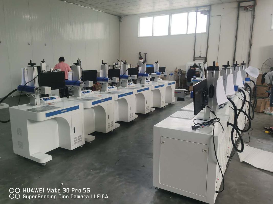 Metal 30W 60khz Lazer İşaretleme Makineleri, Plastik İçin Lazer İşaretleme Makinesi